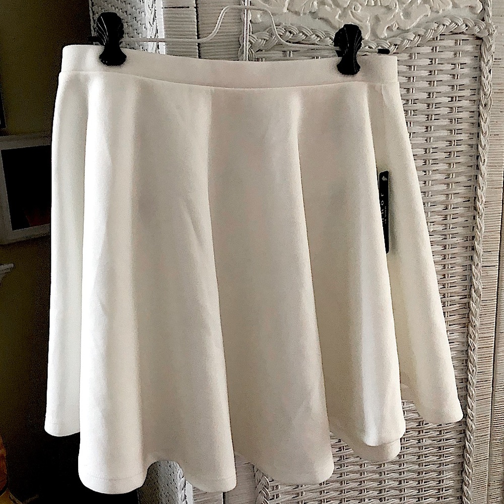 Elegant White Mini Skirt